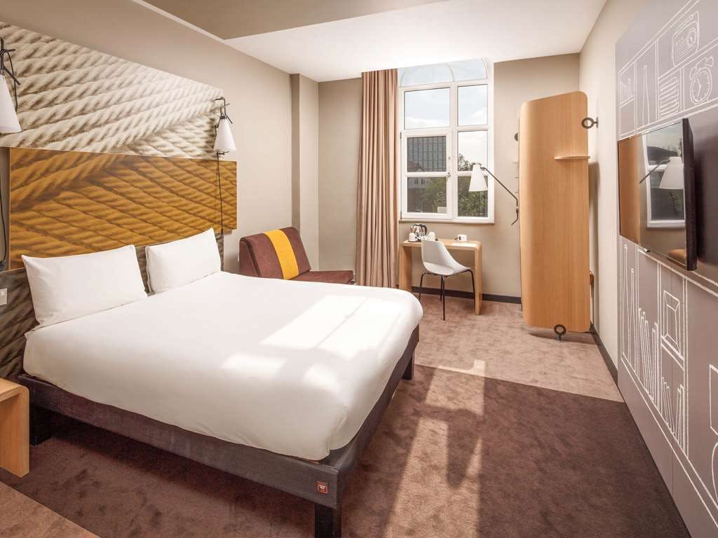 Hotel Ibis Coventry Centre photo 1