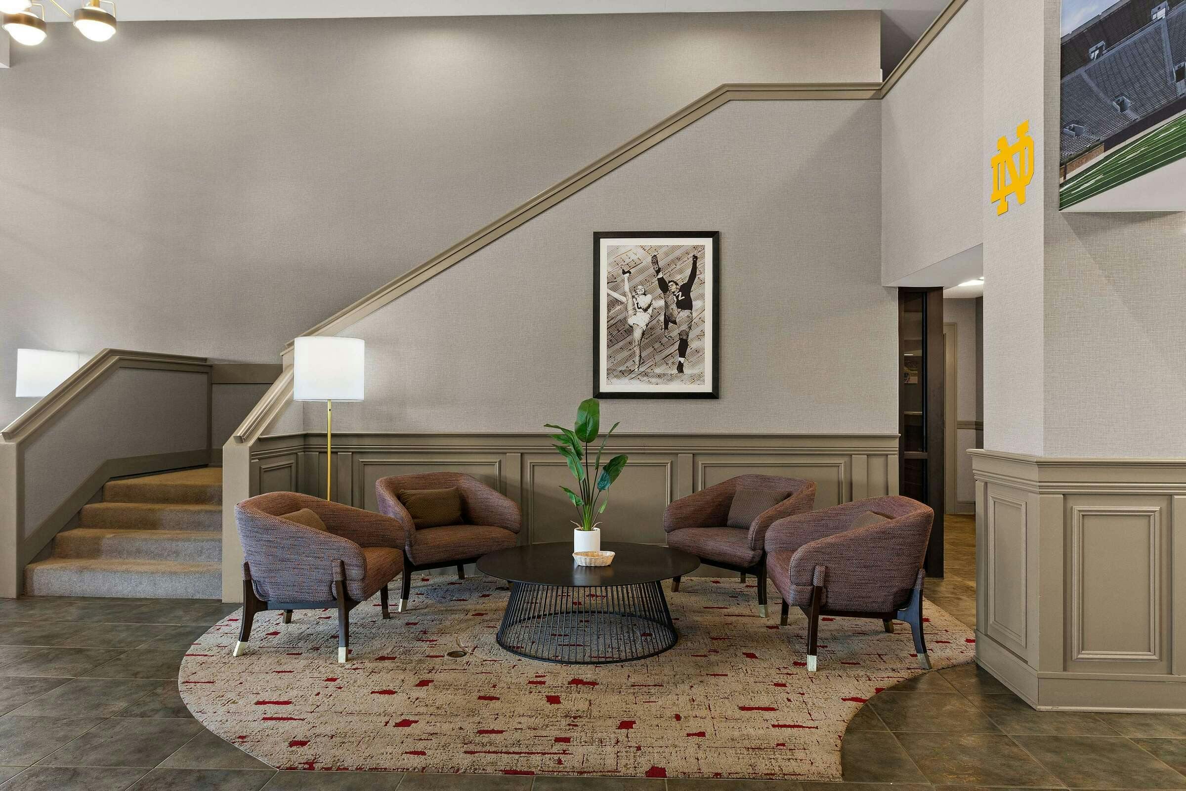 Hotel Wingate by Wyndham South Bend/Notre Dame photo 2