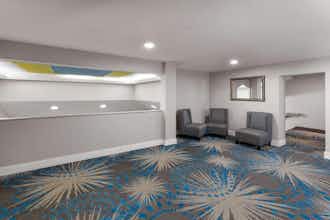 Hotel Days Inn Tulsa Central photo 2
