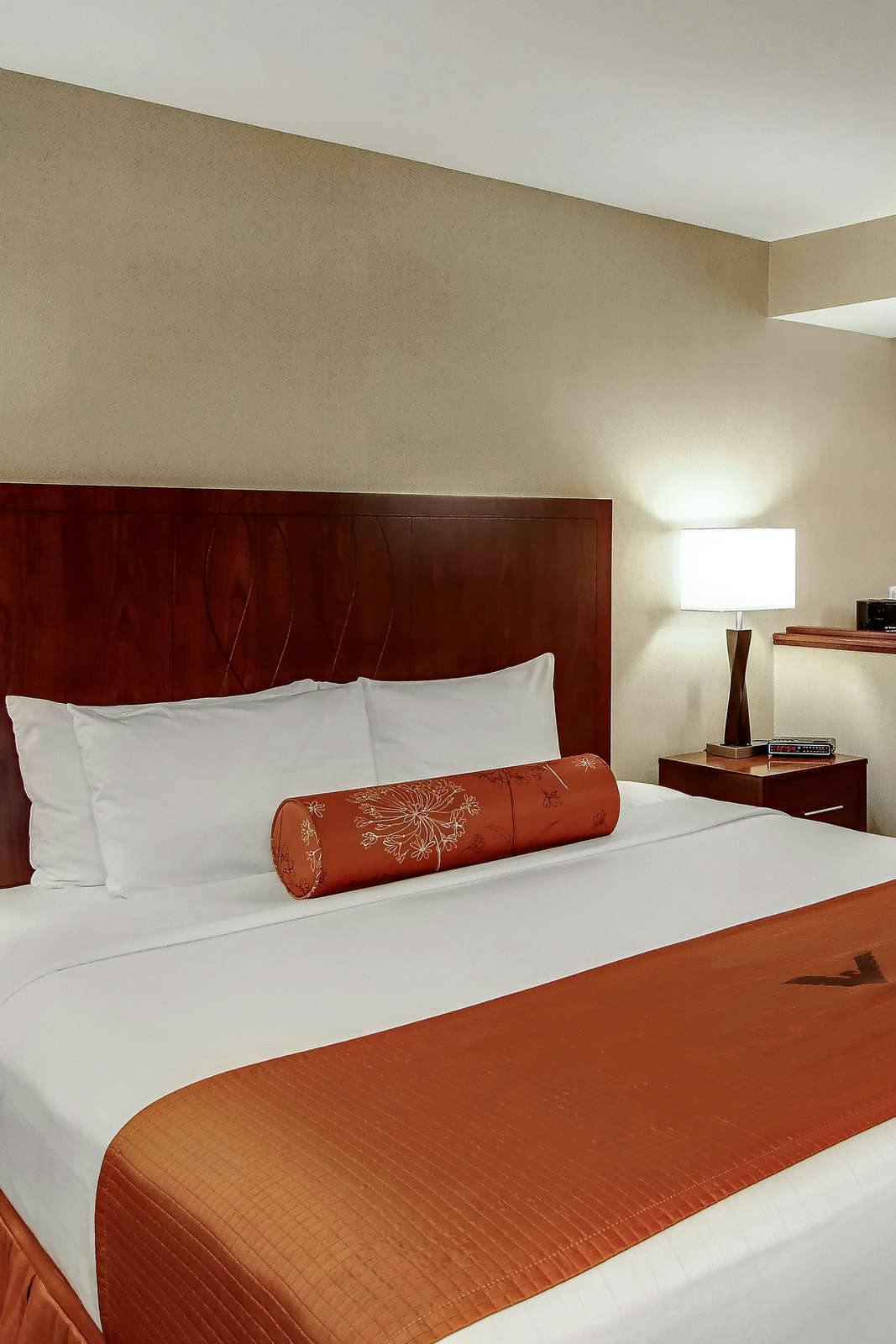 Hotel Phoenix Inn Suites - Lake Oswego photo 1