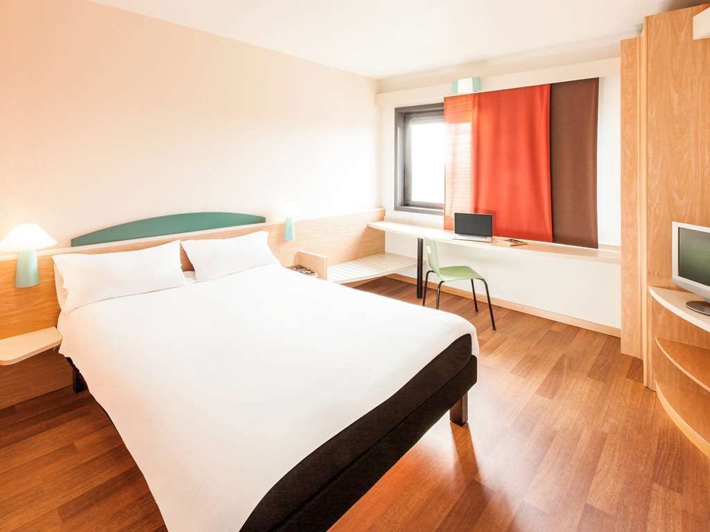 Hotel Ibis Roma Fiera photo 1