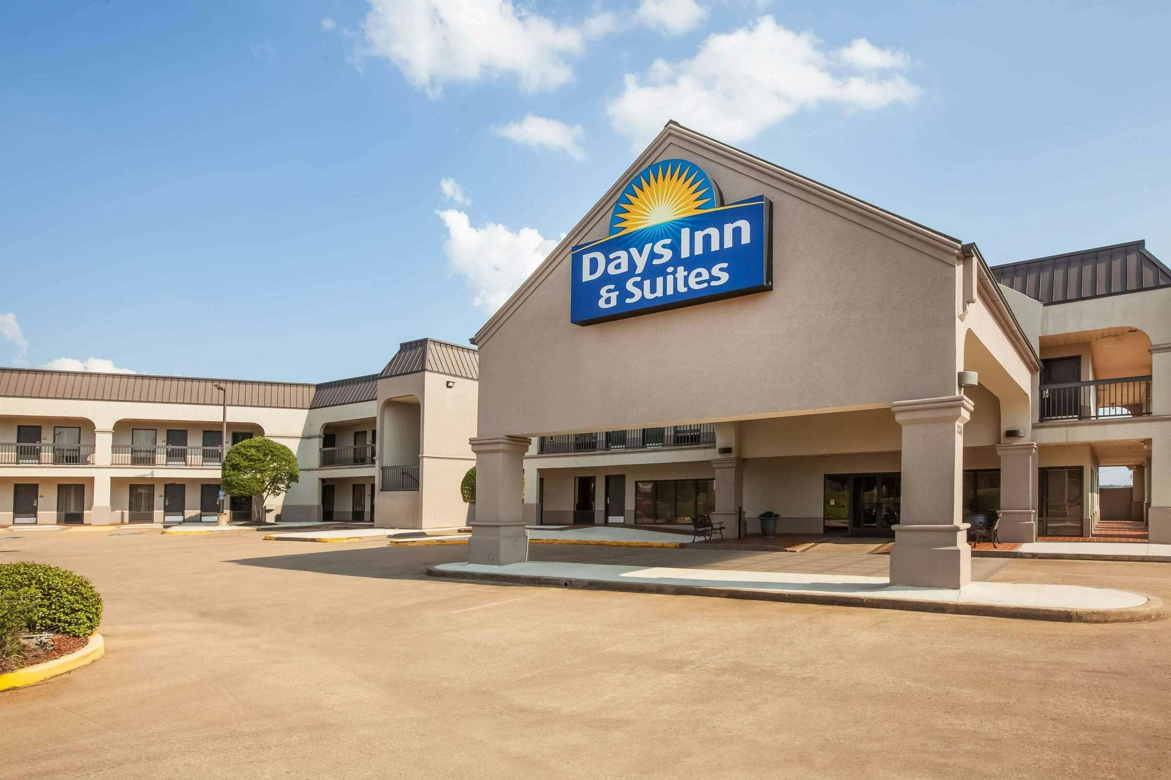 Days Inn & Suites by Wyndham Tyler