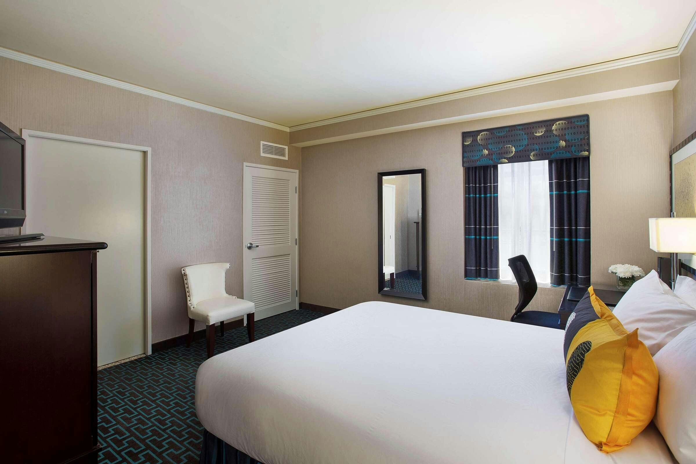 Hotel Juniper Hotel Cupertino, Curio Collection By Hilton photo 3