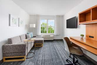 Hotel TownePlace Suites by Marriott Manchester photo 2