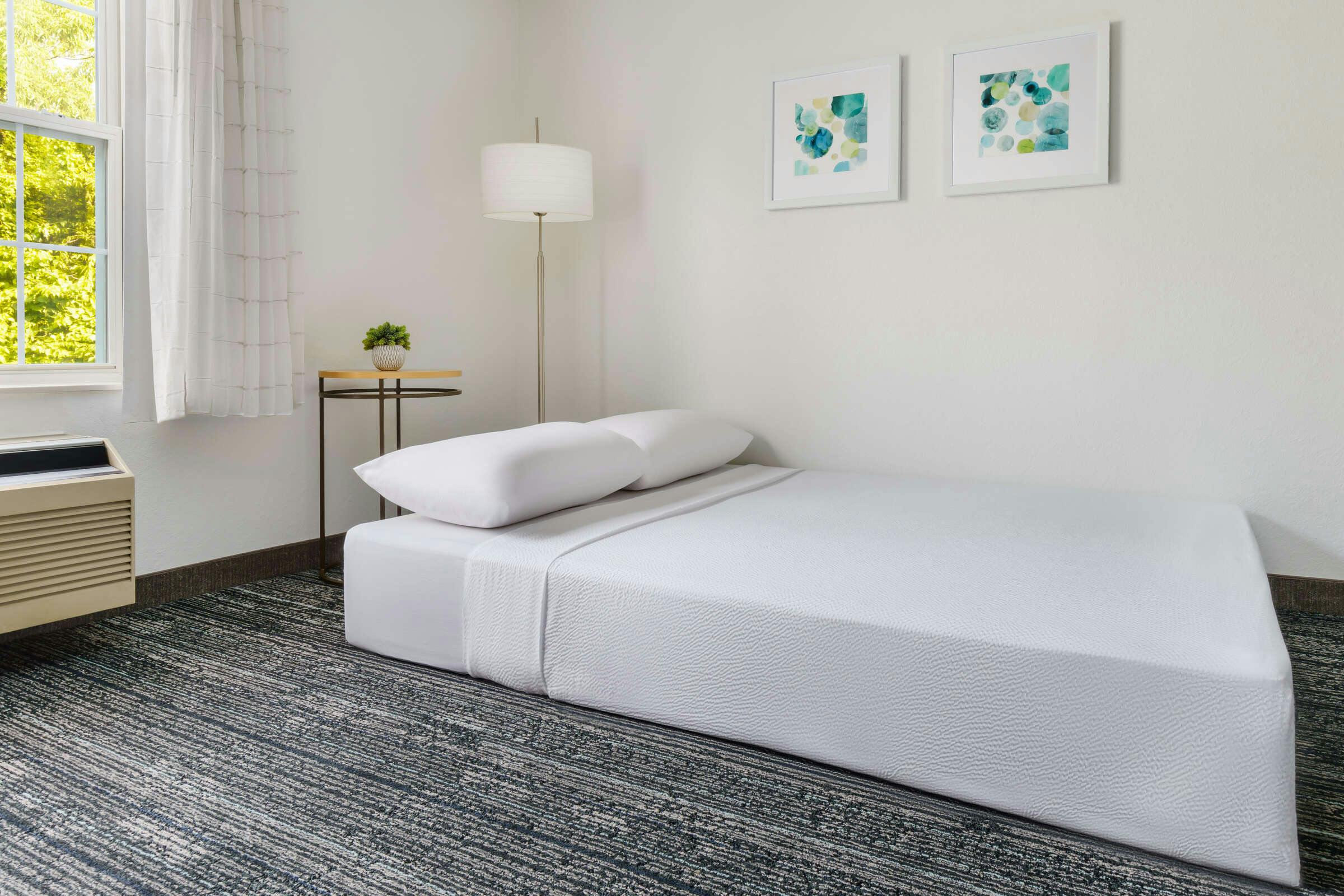 Hotel TownePlace Suites by Marriott Manchester photo 1