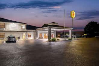 Hotel Super 8 by Wyndham Bellefontaine photo 1