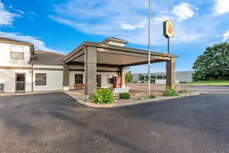 Hotel Super 8 by Wyndham Bellefontaine photo 2