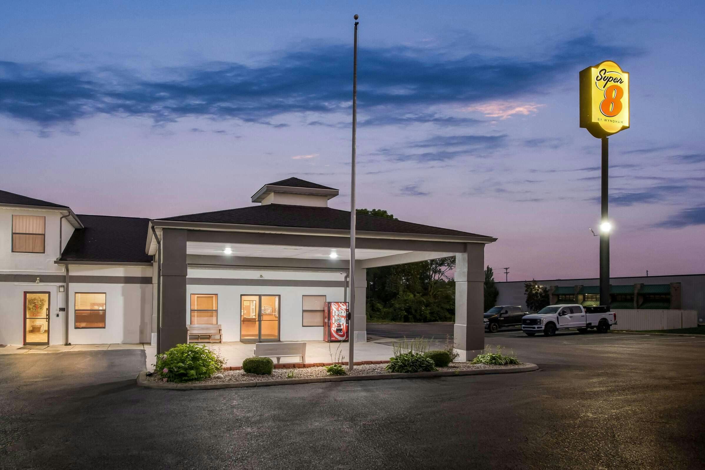 Hotel Super 8 by Wyndham Bellefontaine photo 3