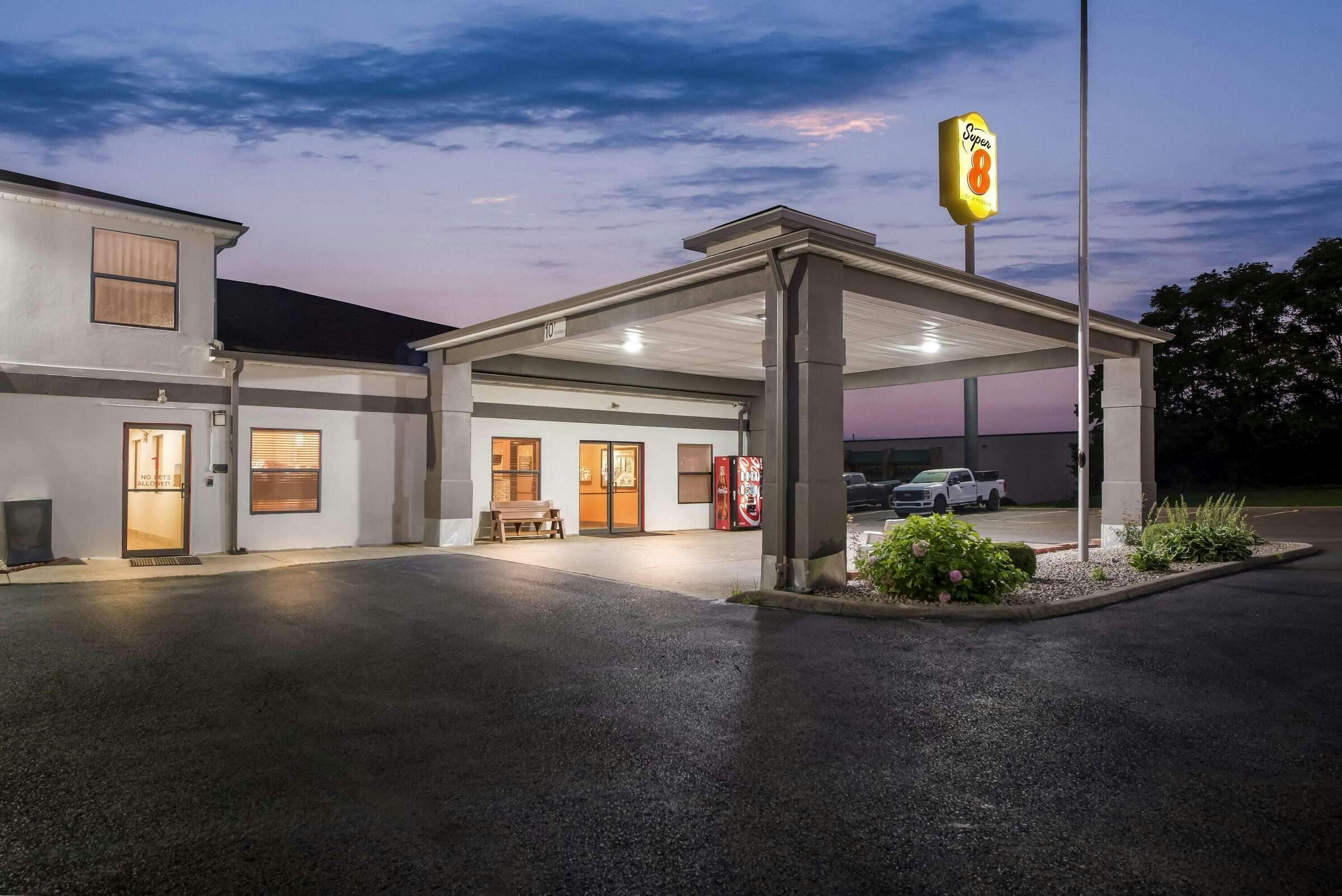 Hotel Super 8 by Wyndham Bellefontaine photo 4