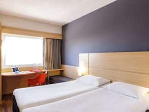 Hotel Ibis Falaise Coeur De Normandie photo 1
