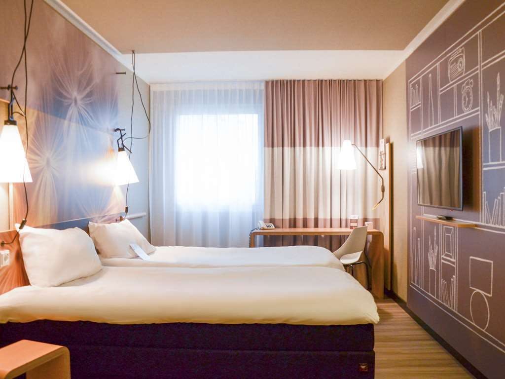 Hotel Ibis Frankfurt Airport photo 3