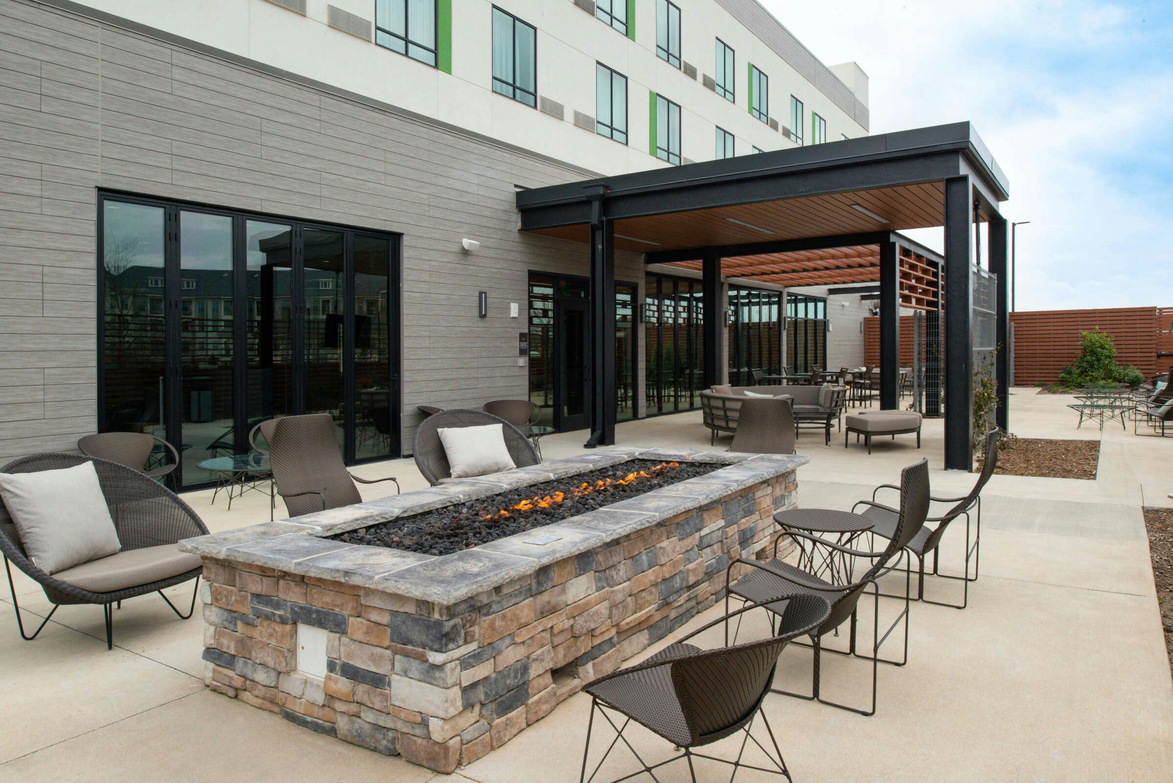 Hotel Courtyard Charlotte Steele Creek photo 5