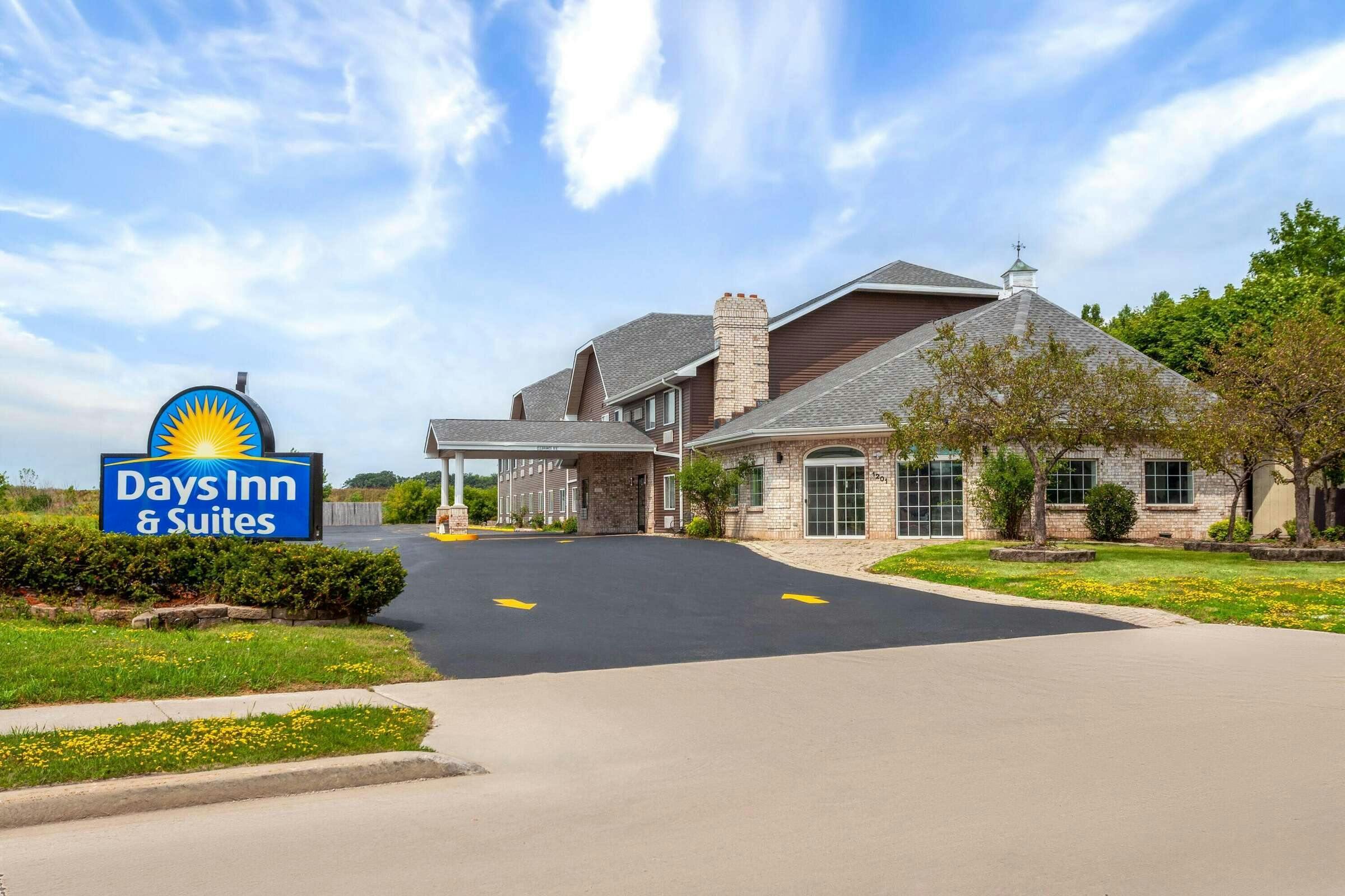 Days Inn and Suites Kaukauna