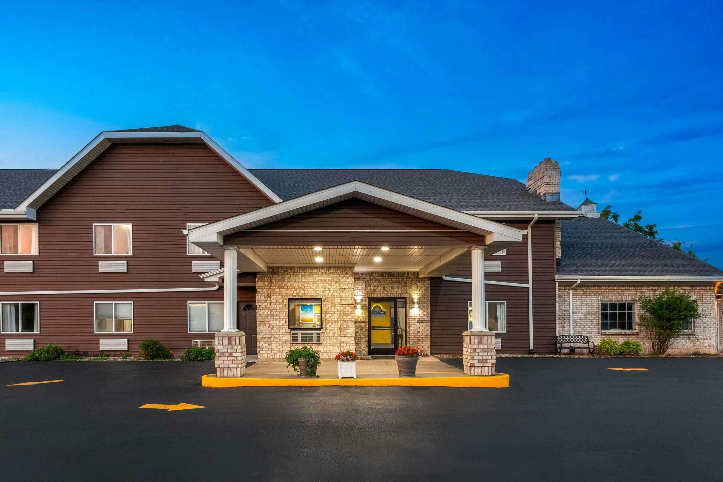 Hotel Days Inn and Suites Kaukauna photo 2