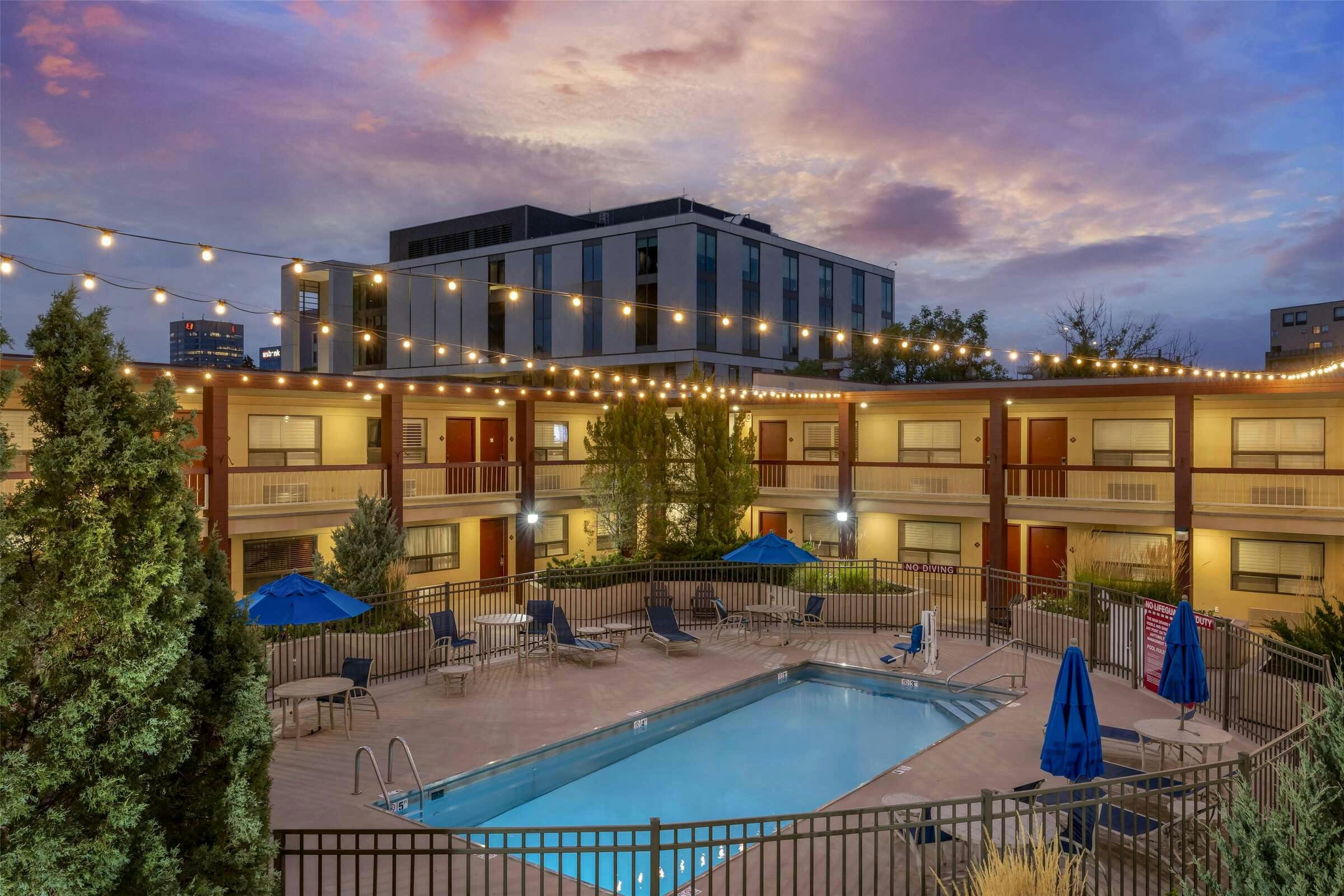 Hotel Best Western Plus Clocktower Inn photo 3