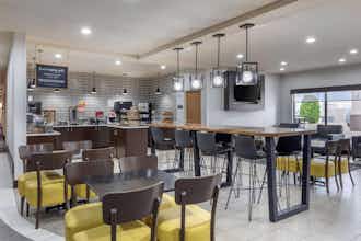Hotel Best Western Plus Denton Inn & Suites photo 3