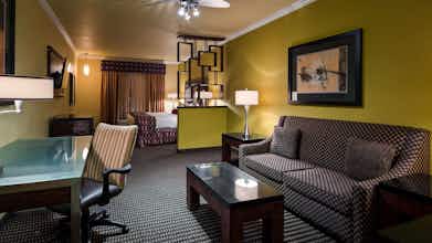Hotel Best Western Plus Christopher Inn & Suites photo 1