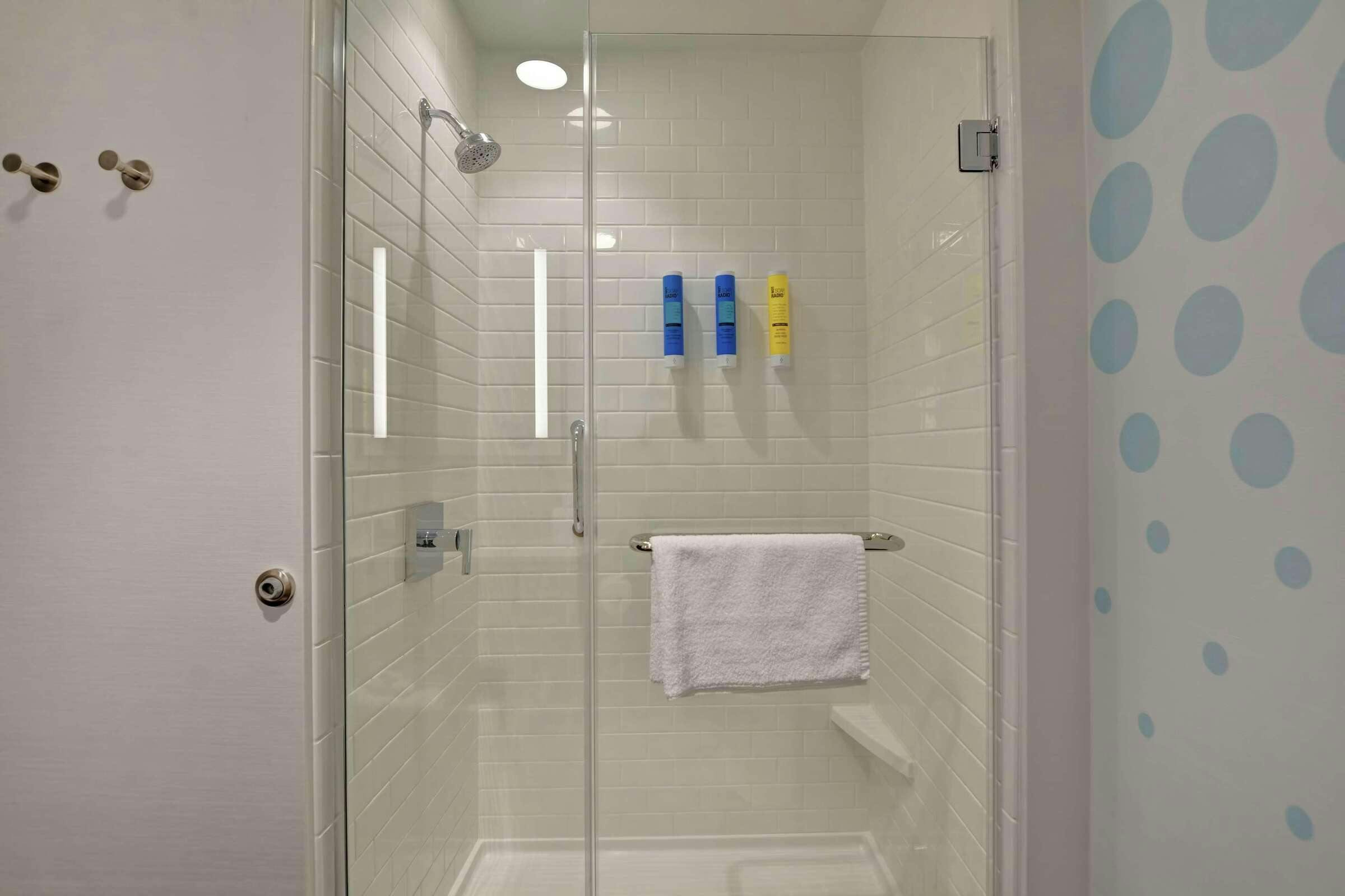 Hotel Tru by Hilton Idaho Falls photo 4