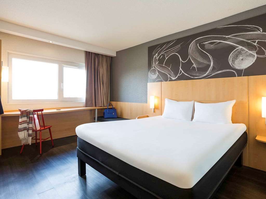 Hotel Ibis Bordeaux Lac photo 1