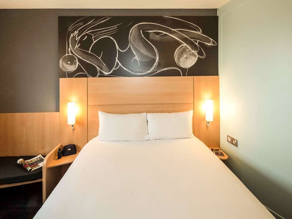 Hotel Ibis Bordeaux Lac photo 5