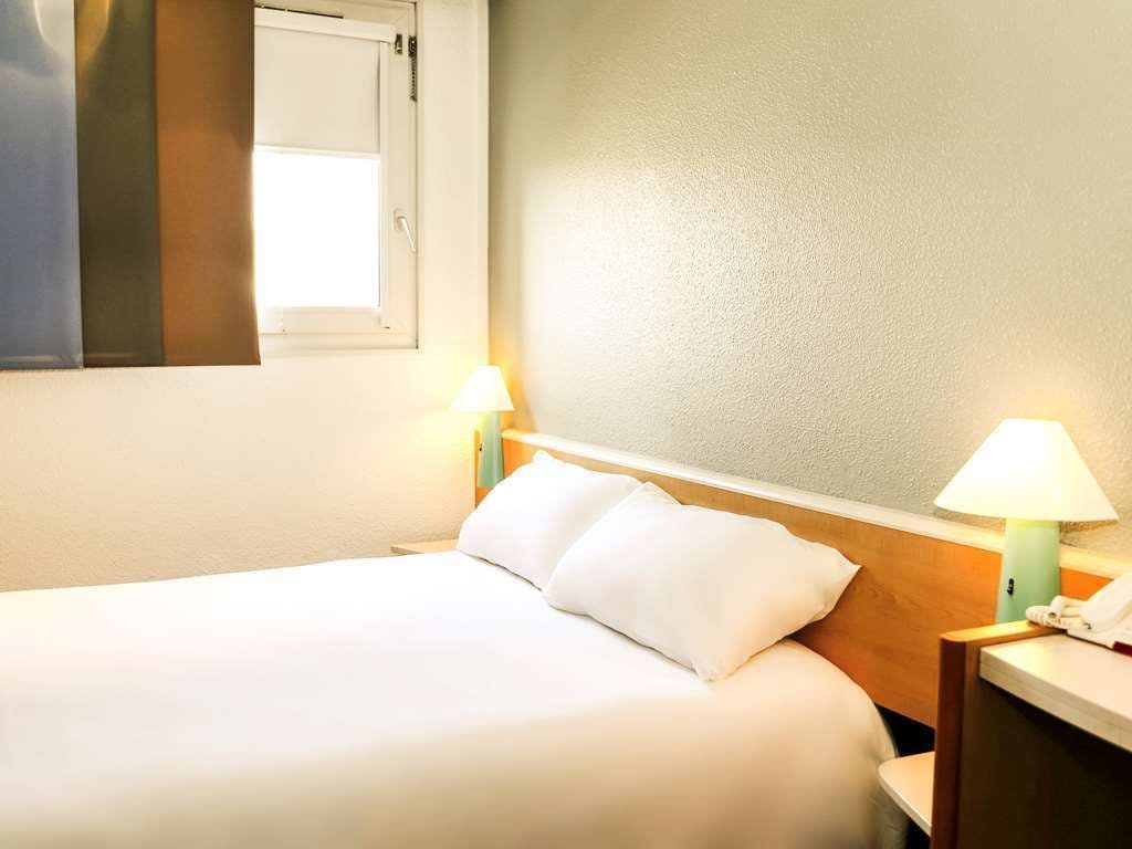 Hotel Ibis Orange Centre échangeur A7 A9 photo 1