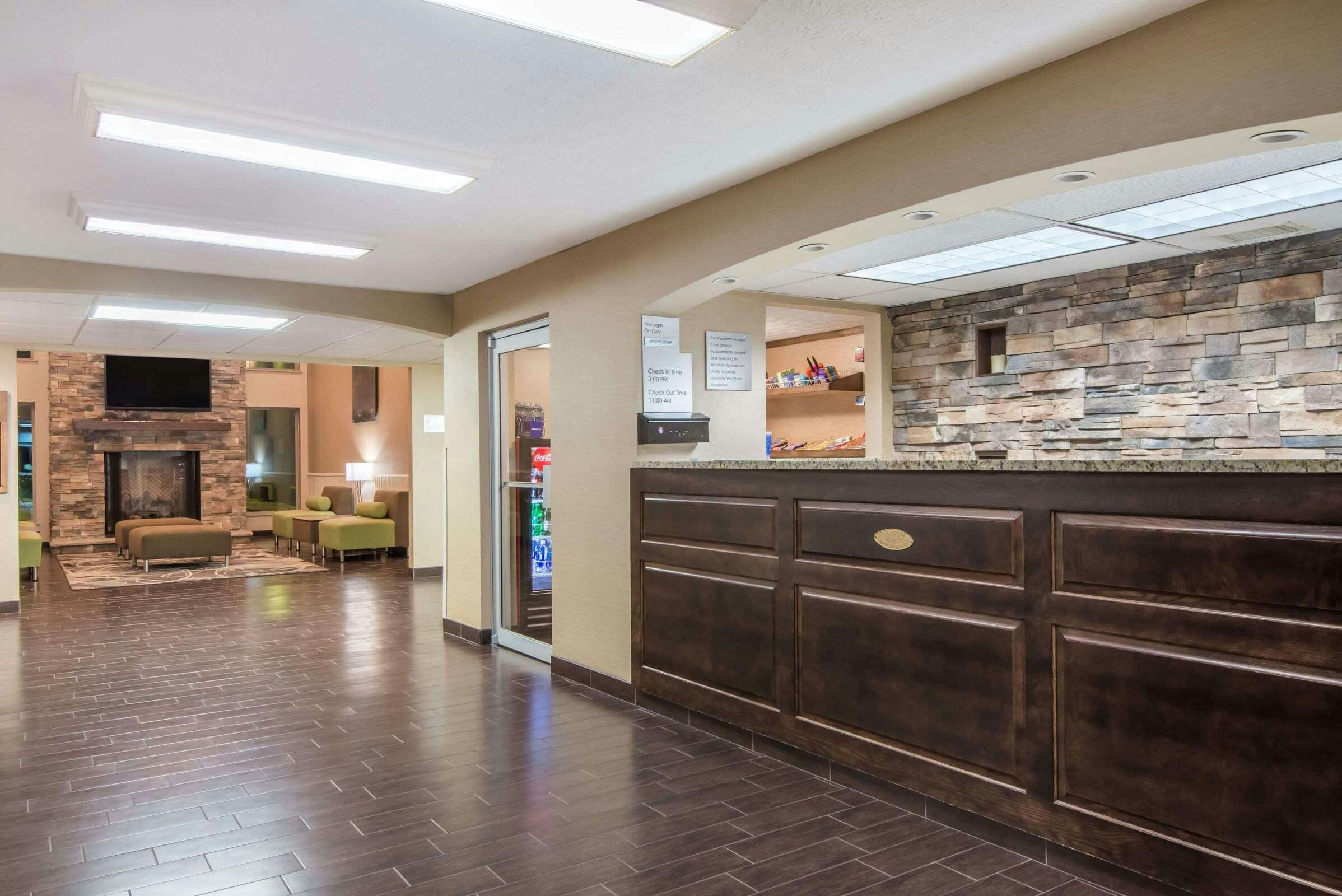 Hotel Wyndham Cross Lanes photo 1