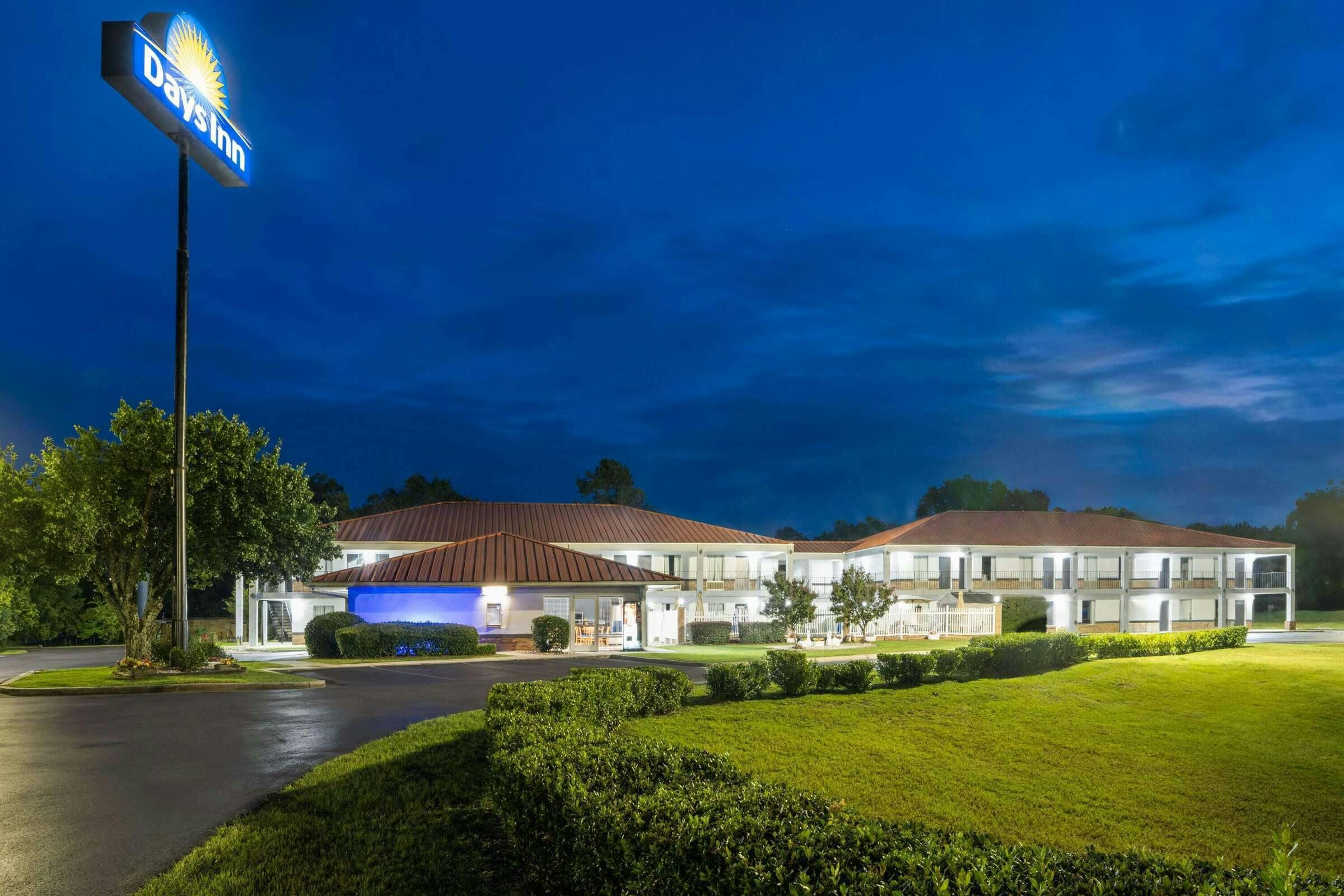 Hotel Days Inn by Wyndham Augusta Wheeler Road photo 2