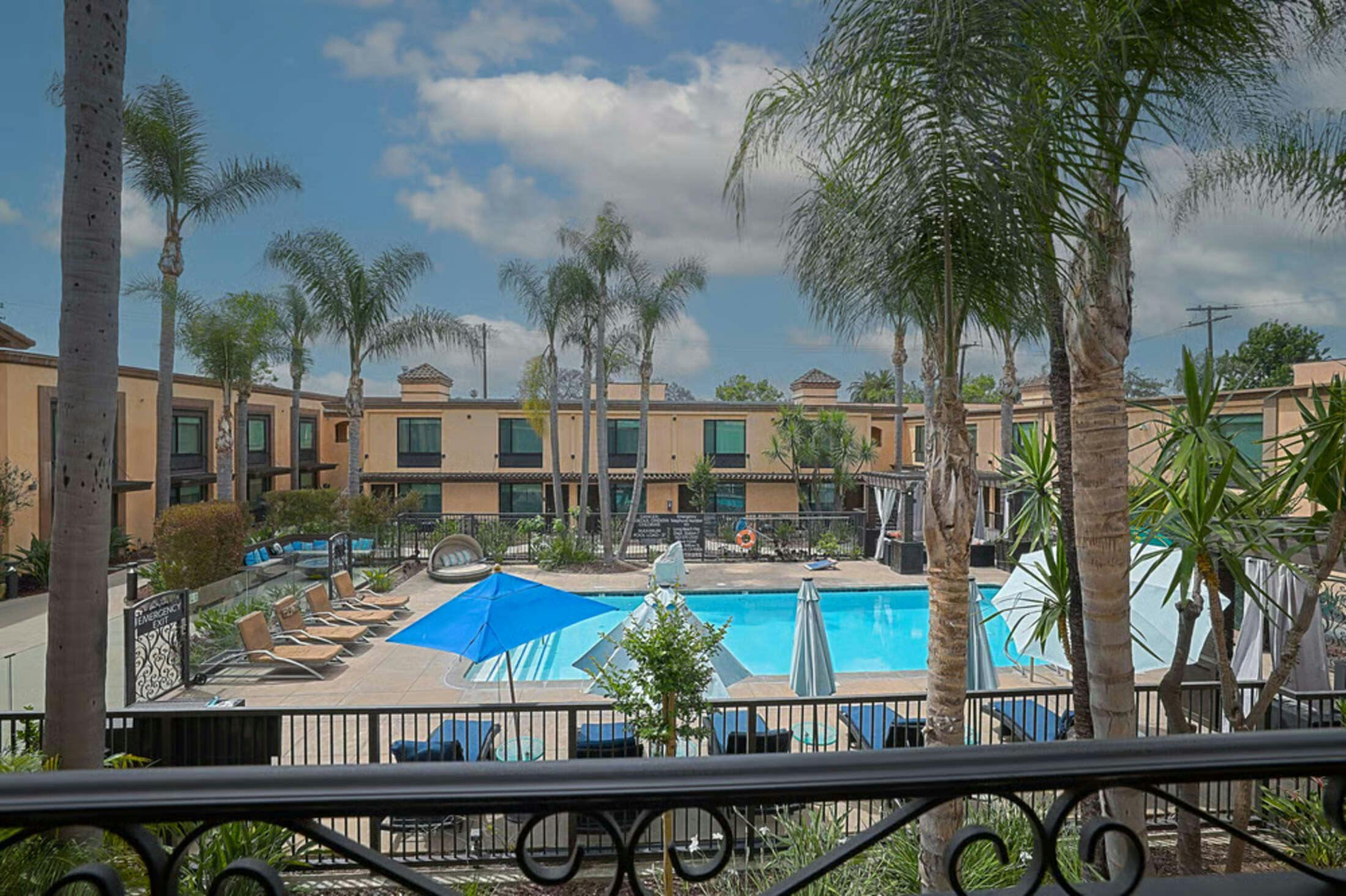 The Cove Hotel, Long Beach