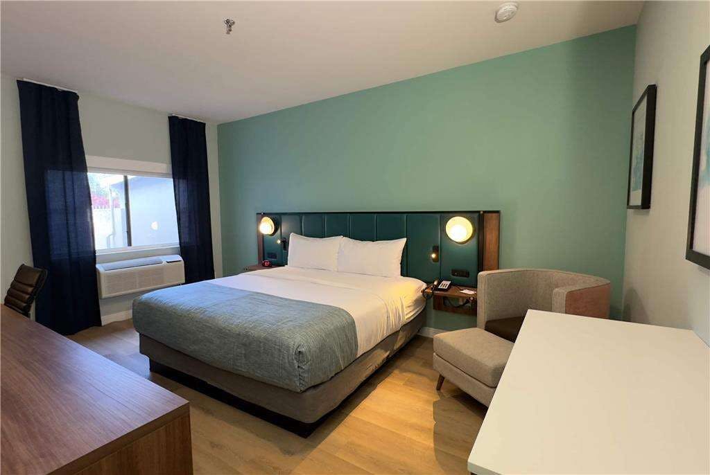 Hotel Wingate by Wyndham Farmington NM photo 2