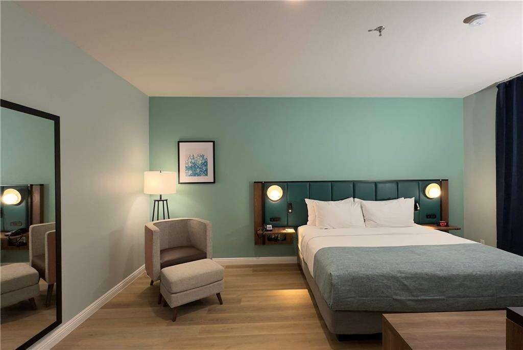 Hotel Wingate by Wyndham Farmington NM photo 1