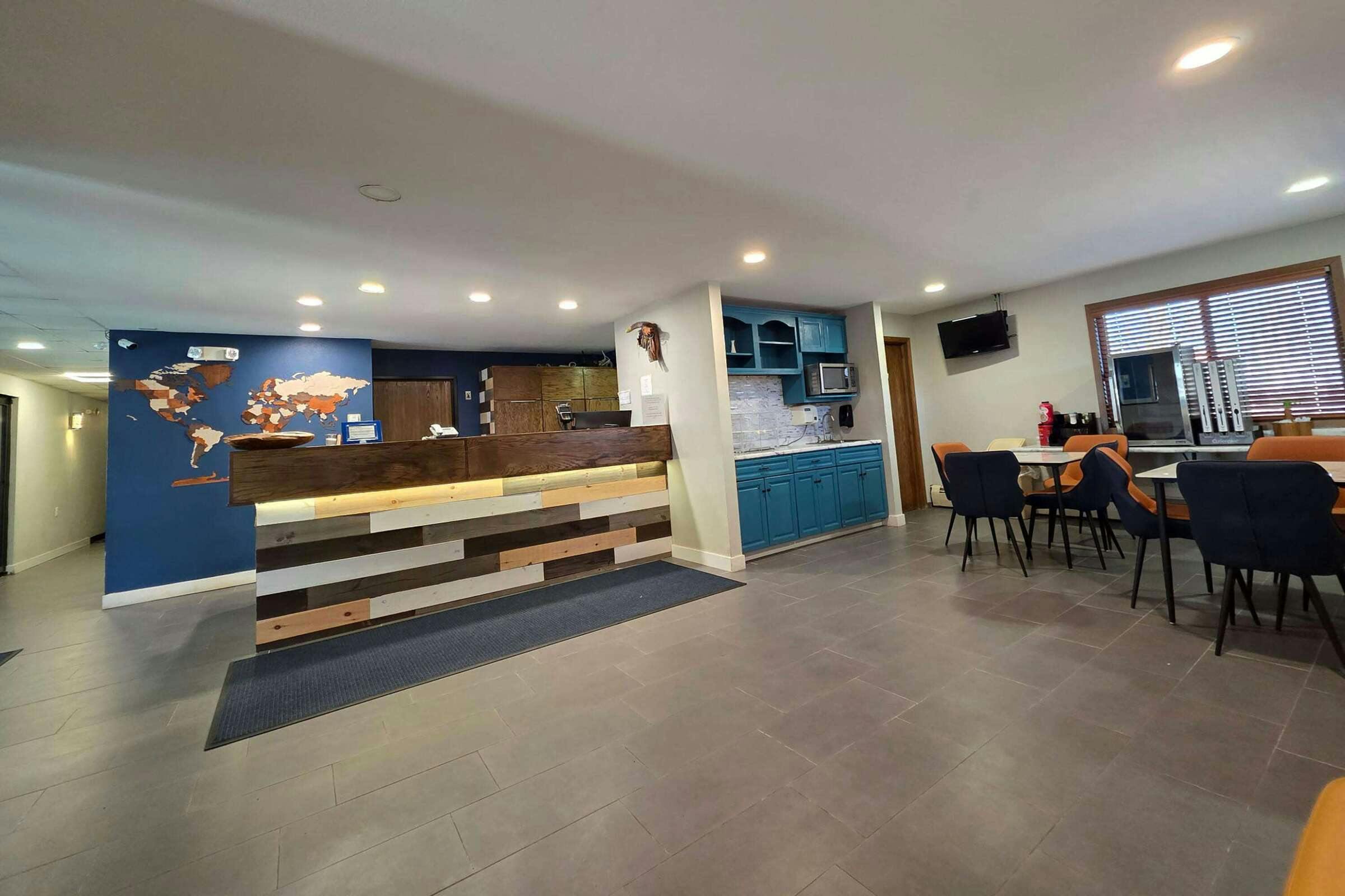 Hotel Super 8 by Wyndham Hayward WI photo 3