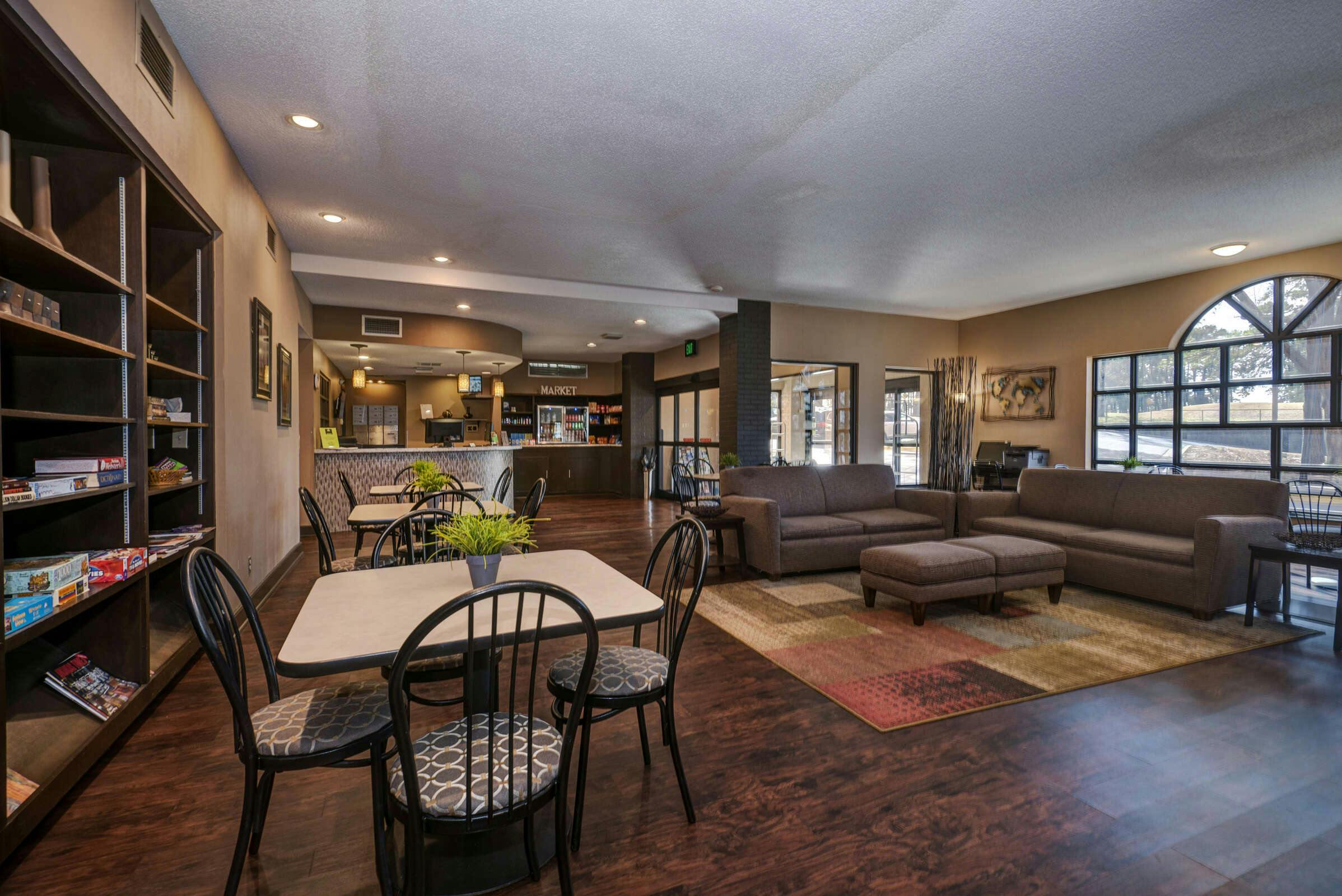 Hotel Guest Inn and Suites Midtown Medical Center photo 5