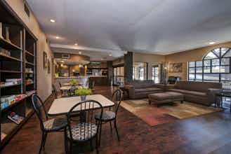 Hotel Guest Inn and Suites Midtown Medical Center photo 5