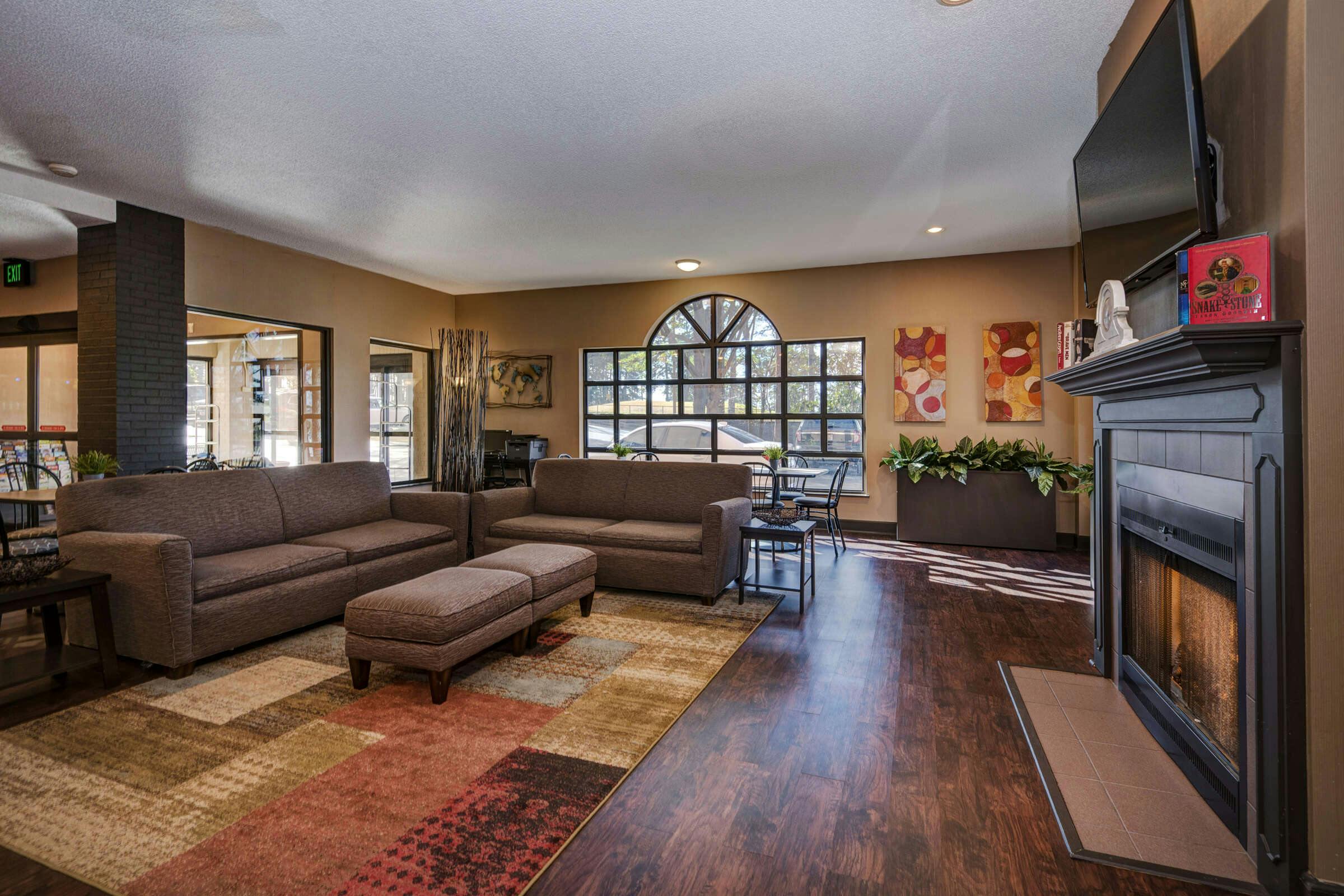 Hotel Guest Inn and Suites Midtown Medical Center photo 2