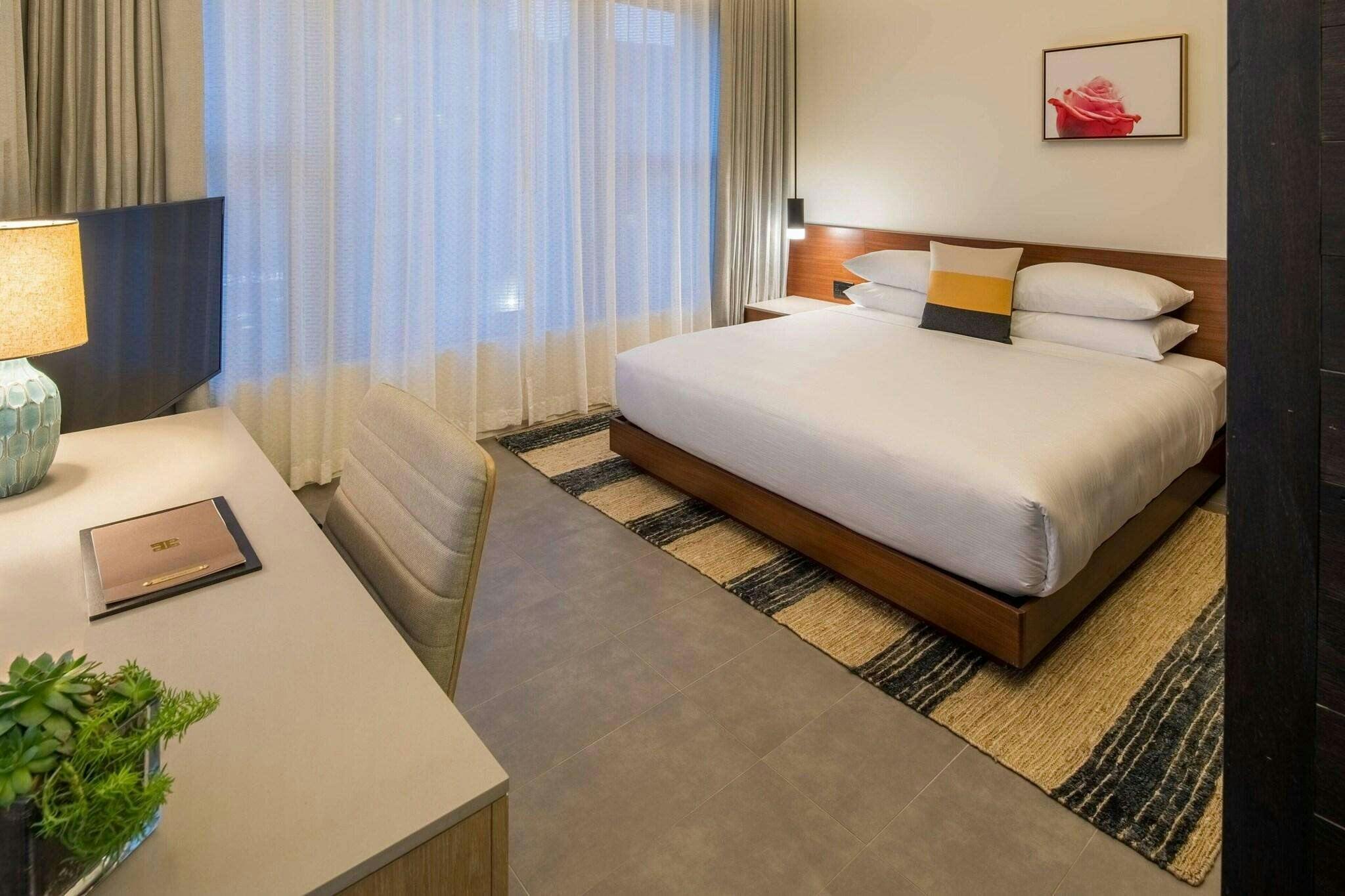 Hotel Hi-Lo Hotel, Autograph Collection photo 1