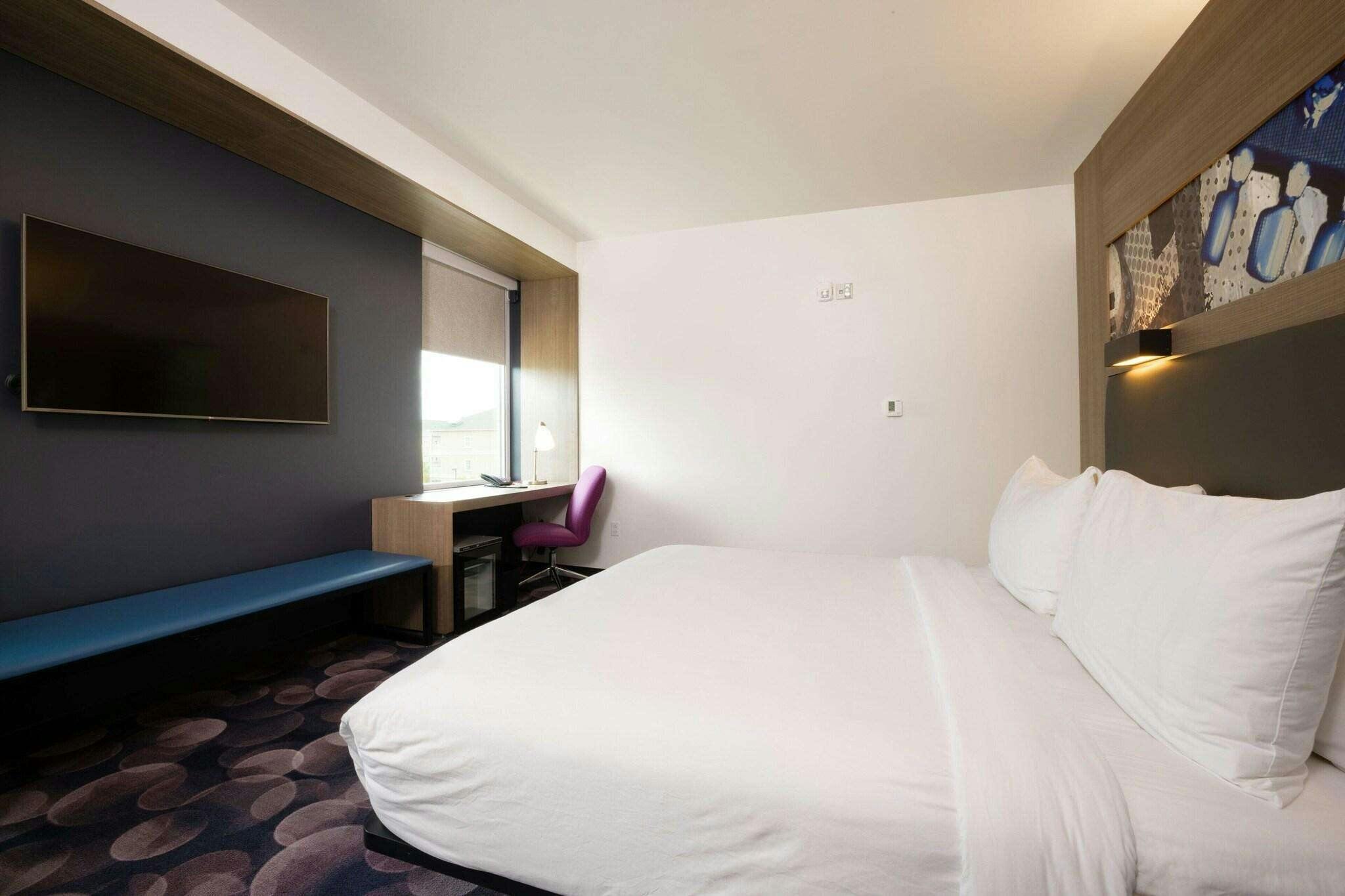 Hotel Aloft Austin Airport photo 2