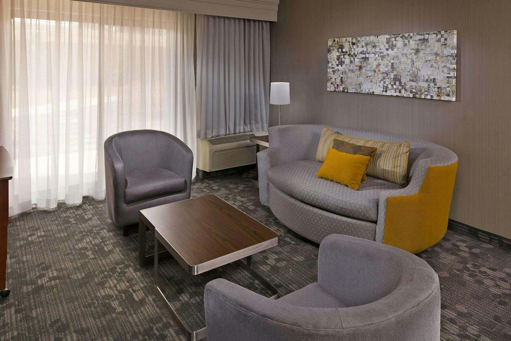 Hotel Courtyard By Marriott Harrisburg Hershey photo 4
