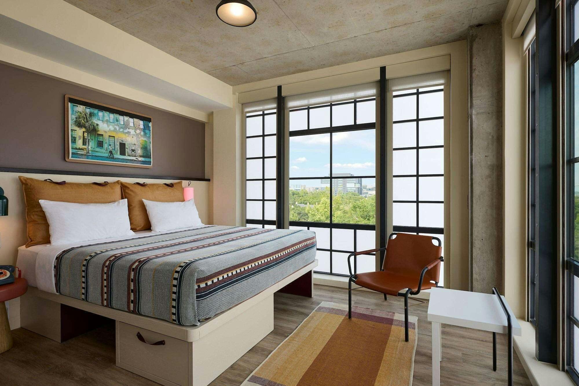 Hotel Moxy Charleston Downtown photo 1