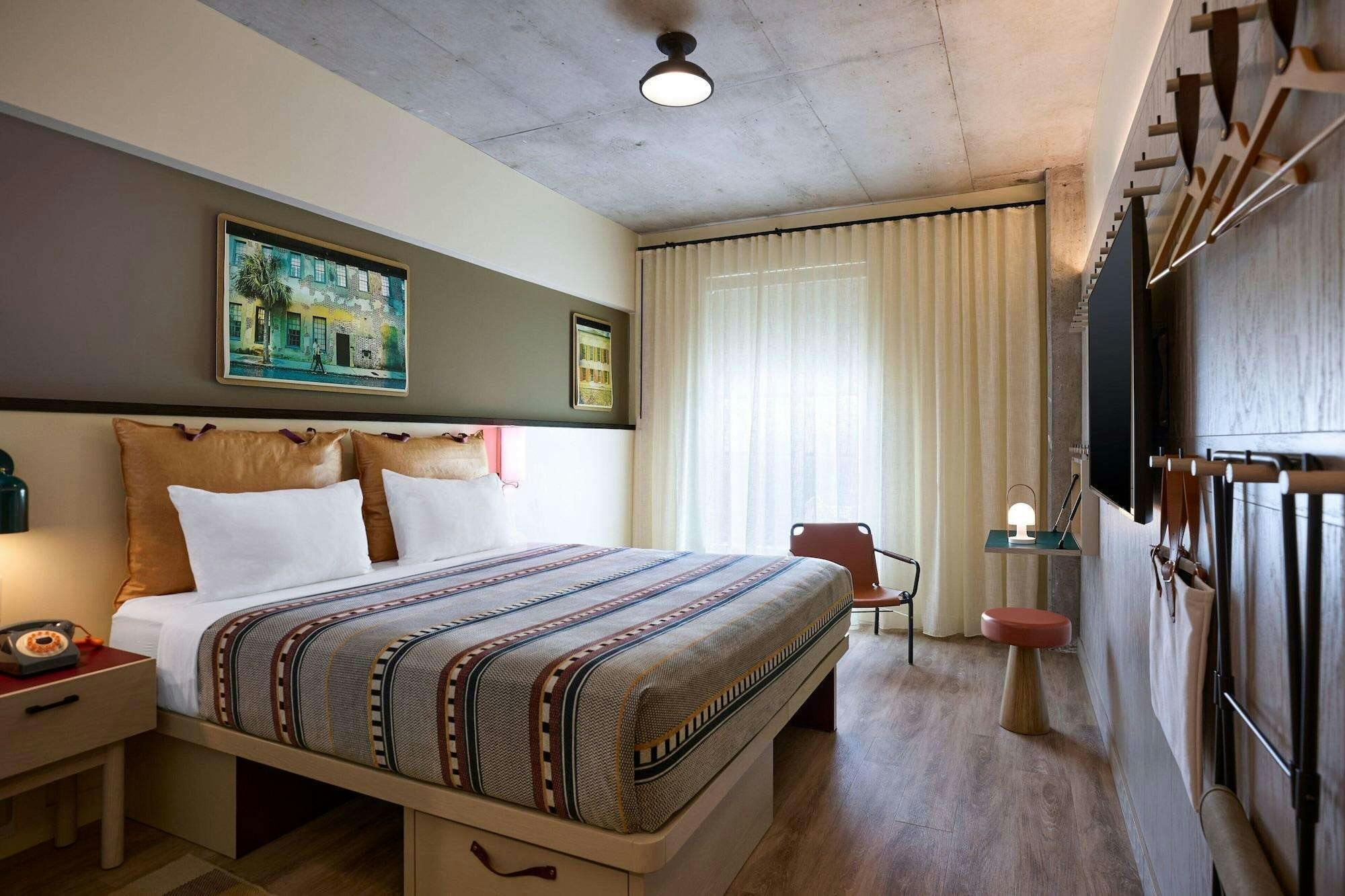 Hotel Moxy Charleston Downtown photo 3