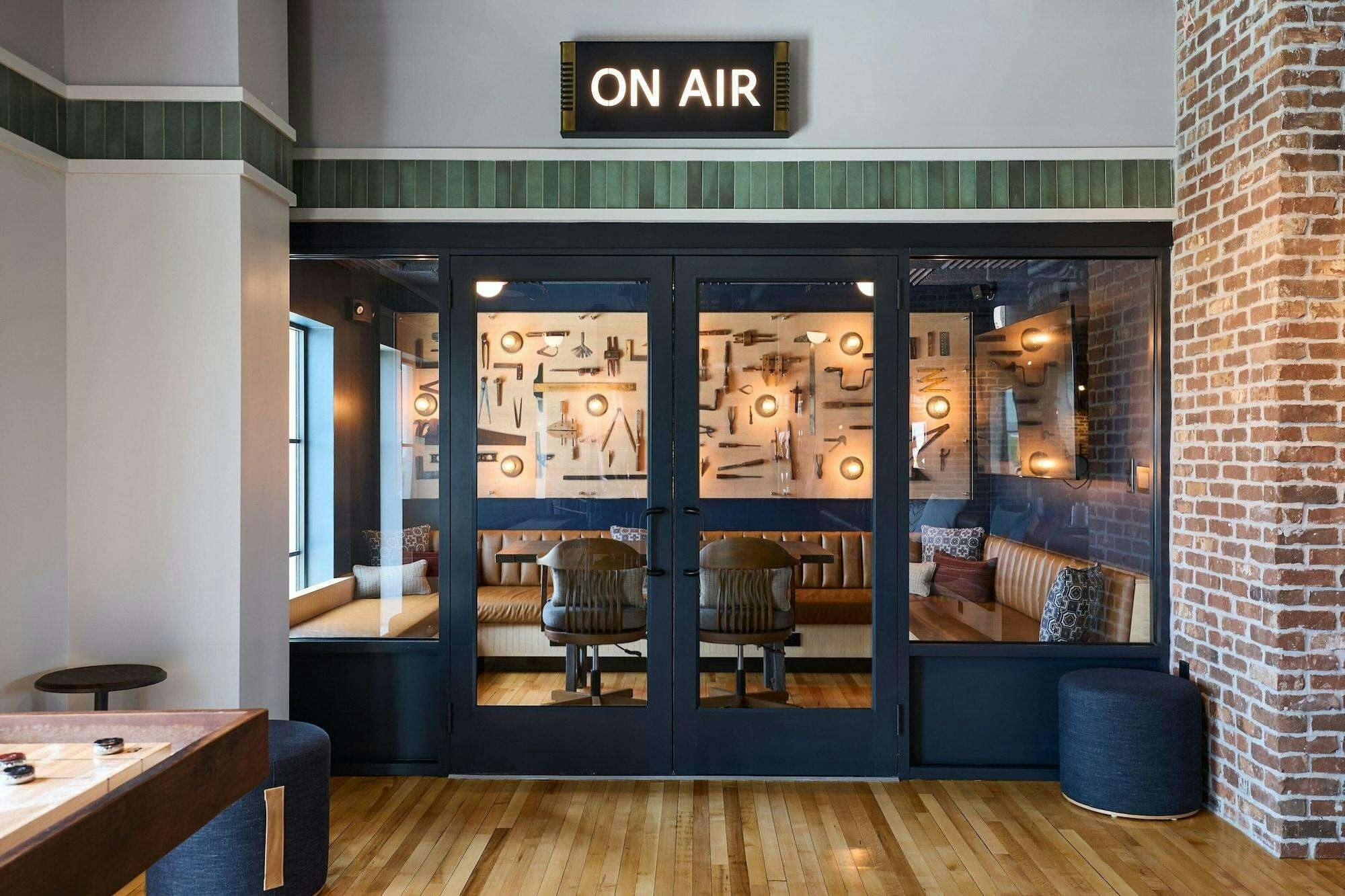 Hotel Moxy Charleston Downtown photo 4