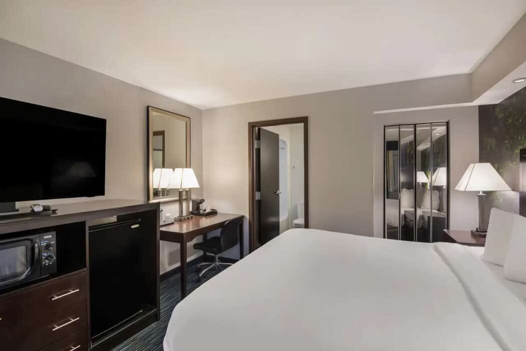 Hotel Clarion Pointe Syracuse Downtown photo 2