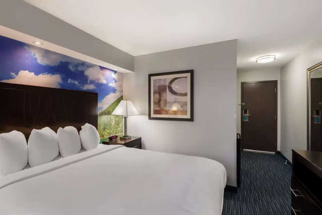 Hotel Clarion Pointe Syracuse Downtown photo 1