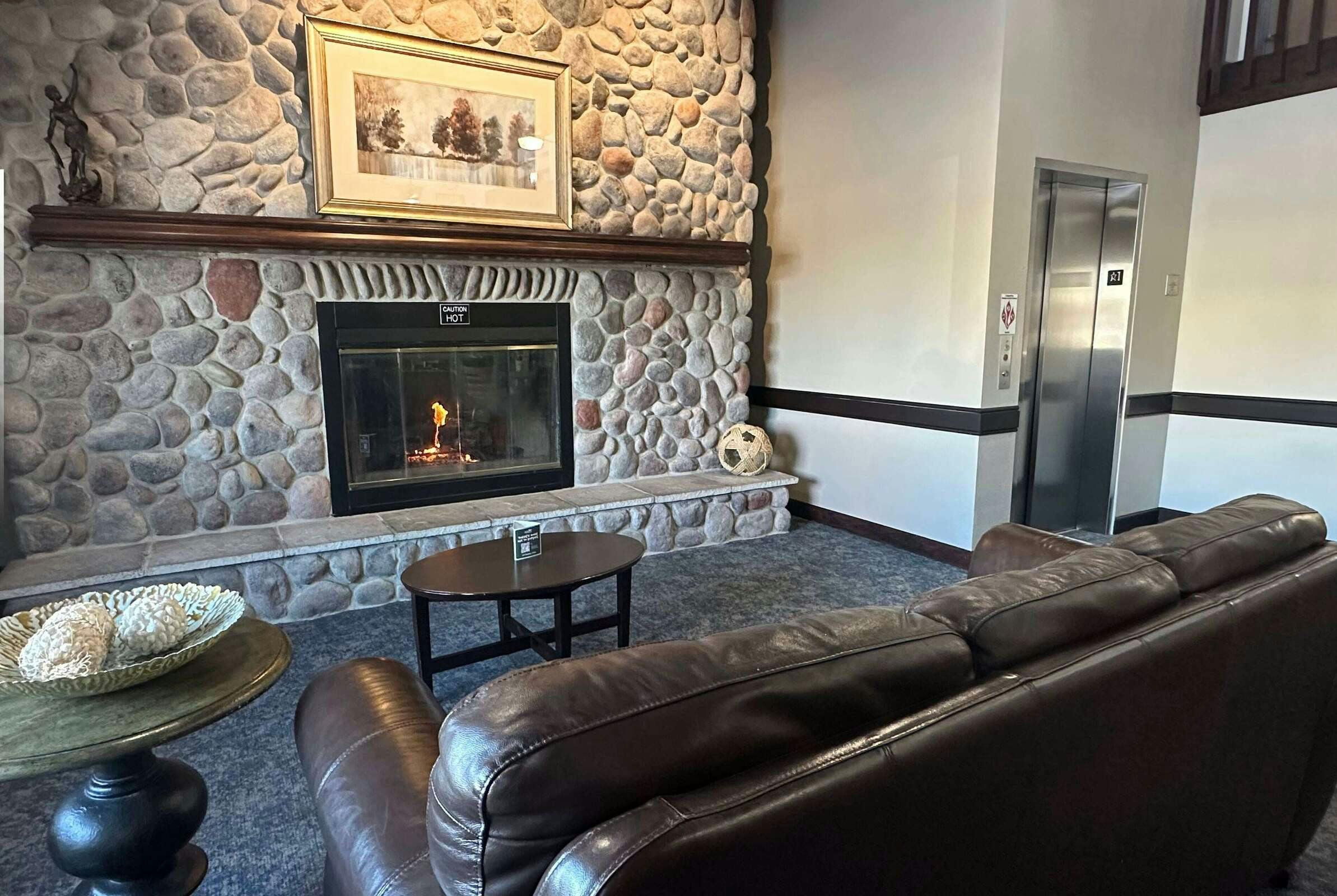 Hotel AmericInn Menominee photo 1