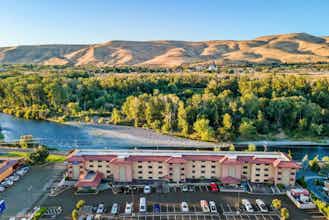 Hotel Baymont Yakima Riverfront photo 2