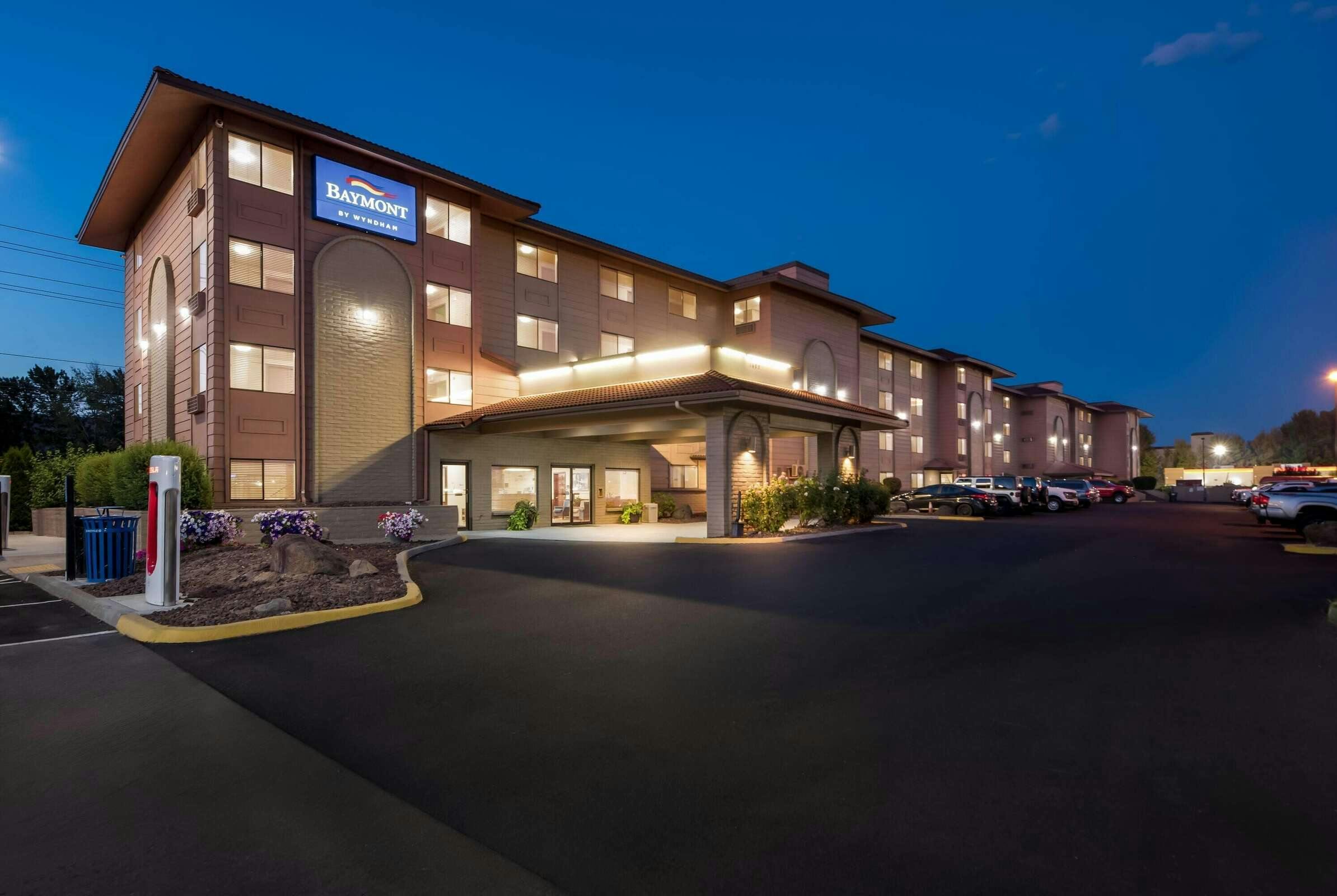 Hotel Baymont Yakima Riverfront photo 3