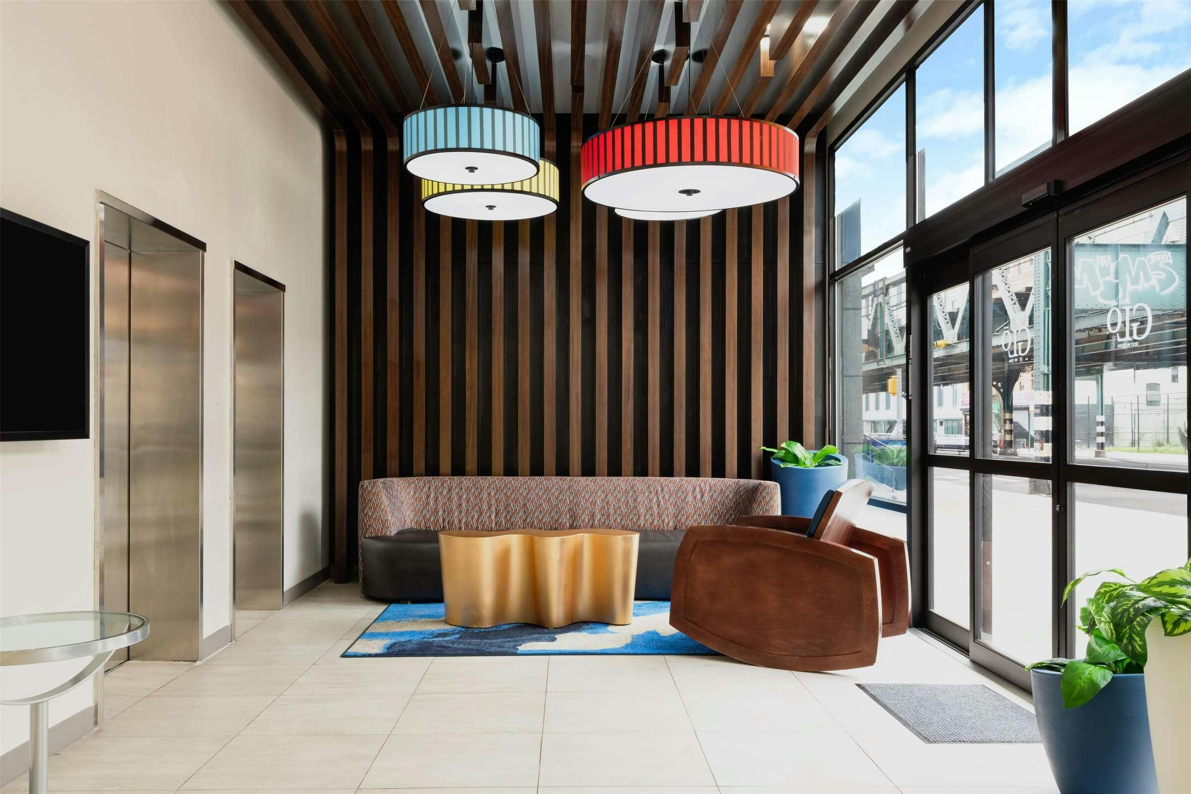 Glō Best Western Bronx Nyc