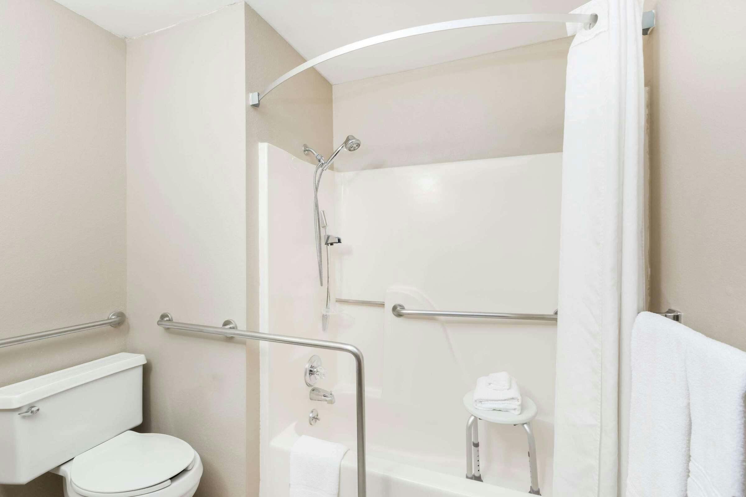 Hotel Super 8 by Wyndham Manhattan KS photo 2