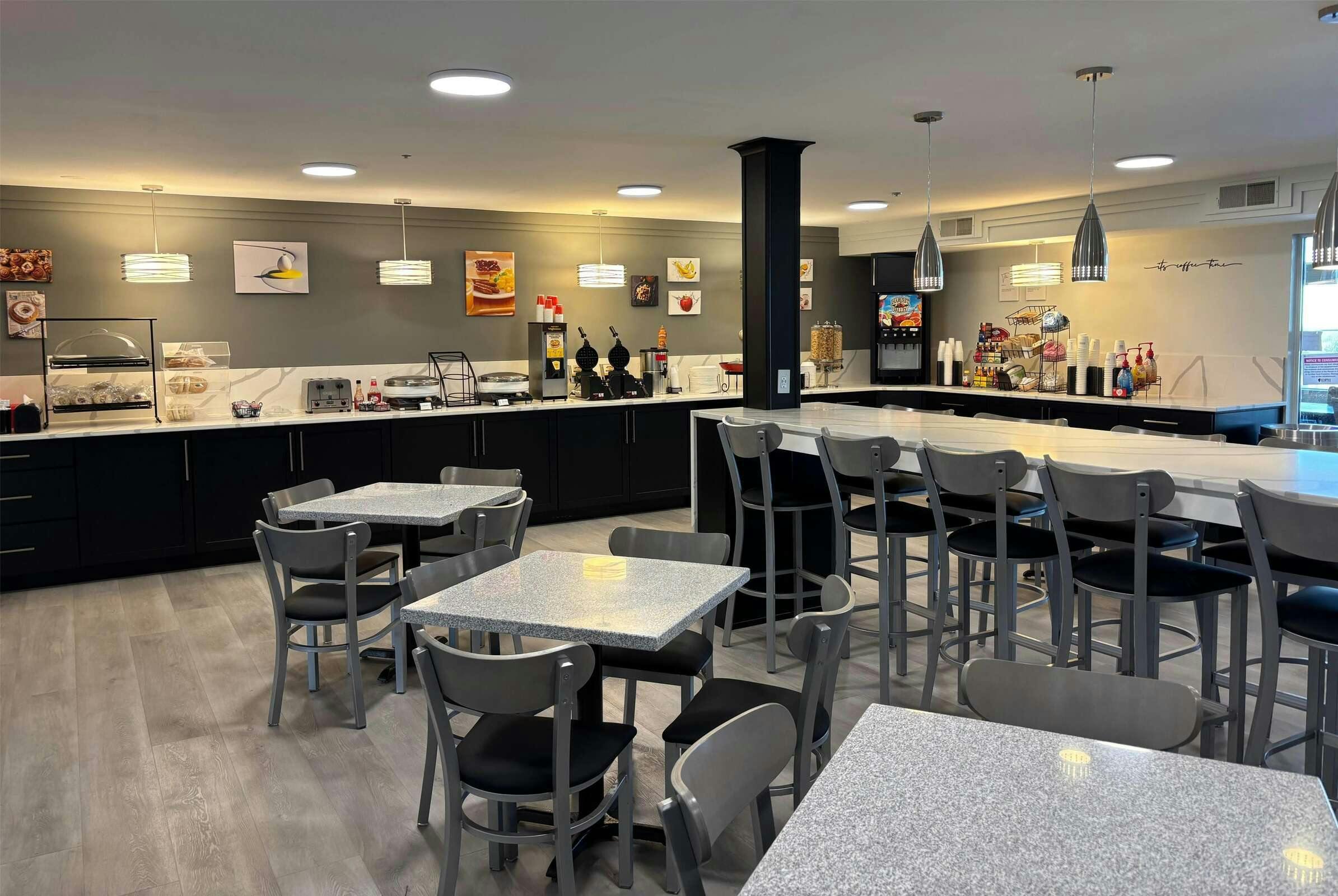 Hotel Ramada by Wyndham Springfield North photo 4