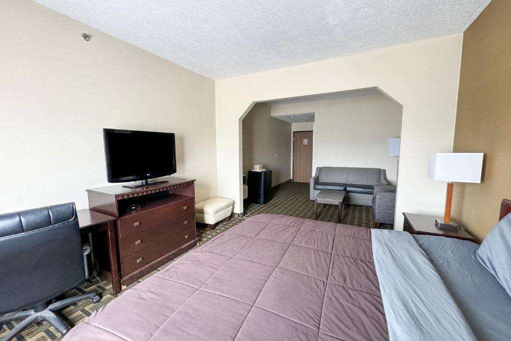 Hotel Fairbridge Inn & Suites Batavia - Darien Amusement Park photo 1