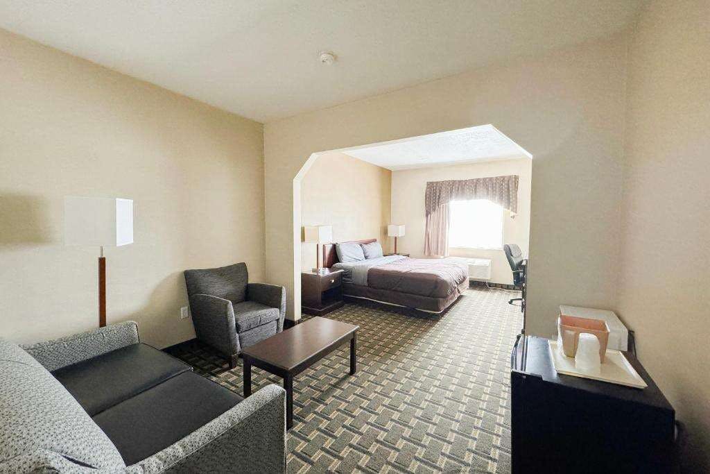 Hotel Fairbridge Inn & Suites Batavia - Darien Amusement Park photo 3